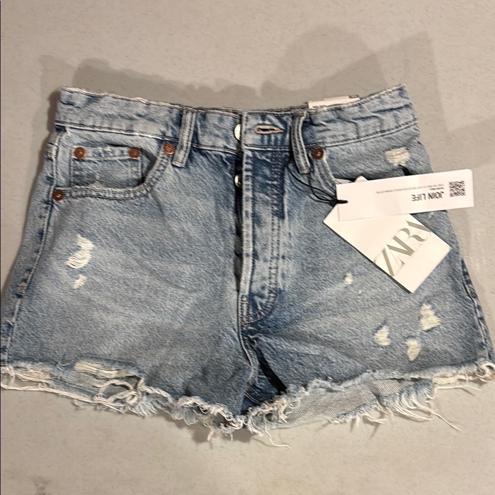 NWT!! Zara Mid-Rise Women's Blue Denim Shorts size 02/24